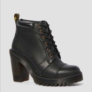 Dr. Martens averil boots